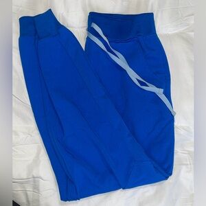 FIGS Women’s jogger scrub pants